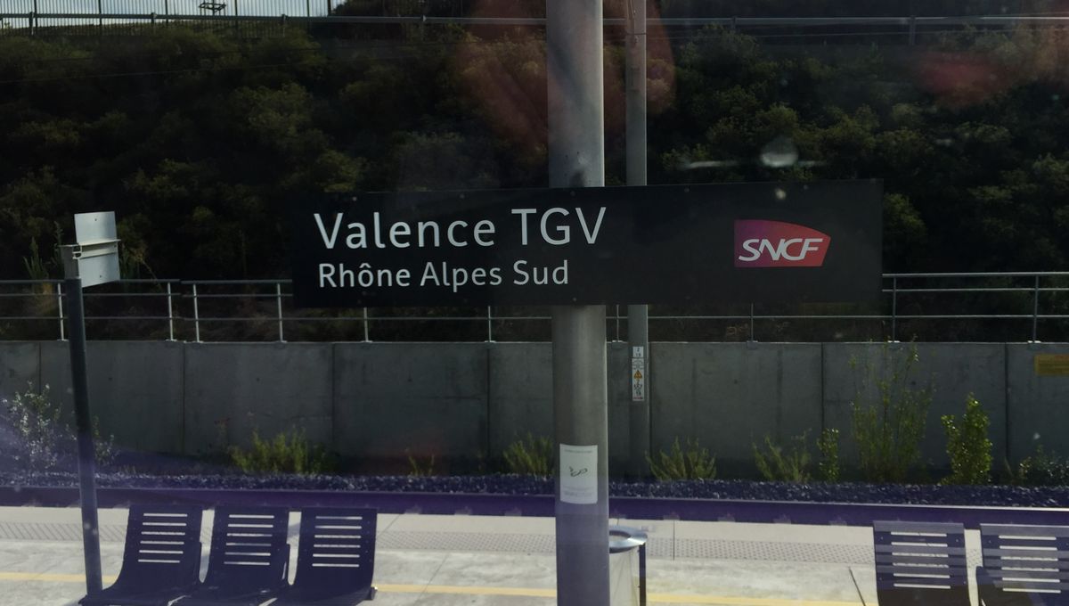 parking longue durée gare tgv valence